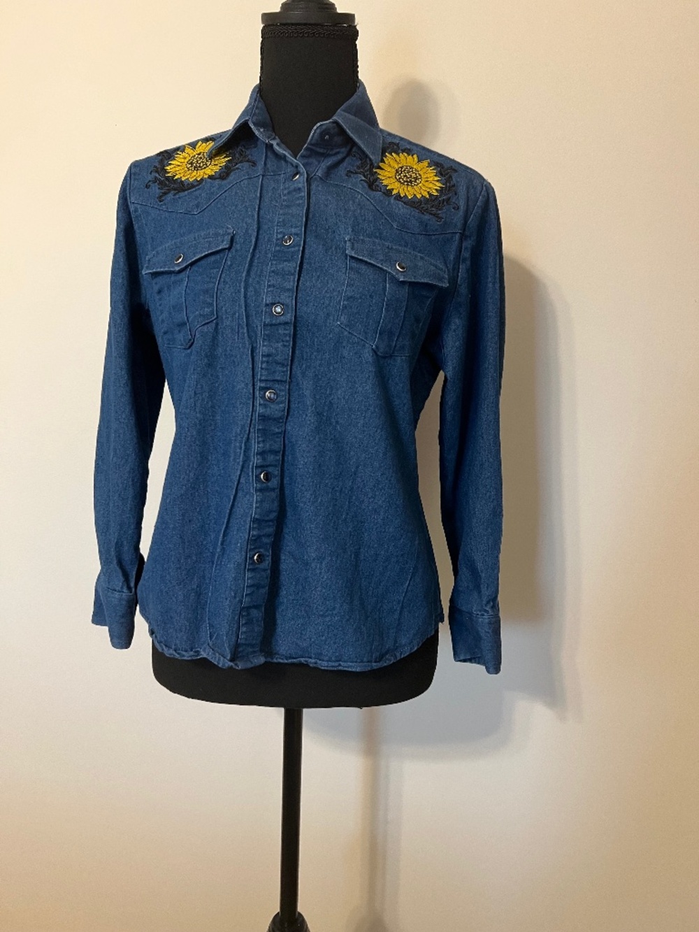 Women's Lamasini Fashion Denim Snap Shirt with Embroidered Sunflower